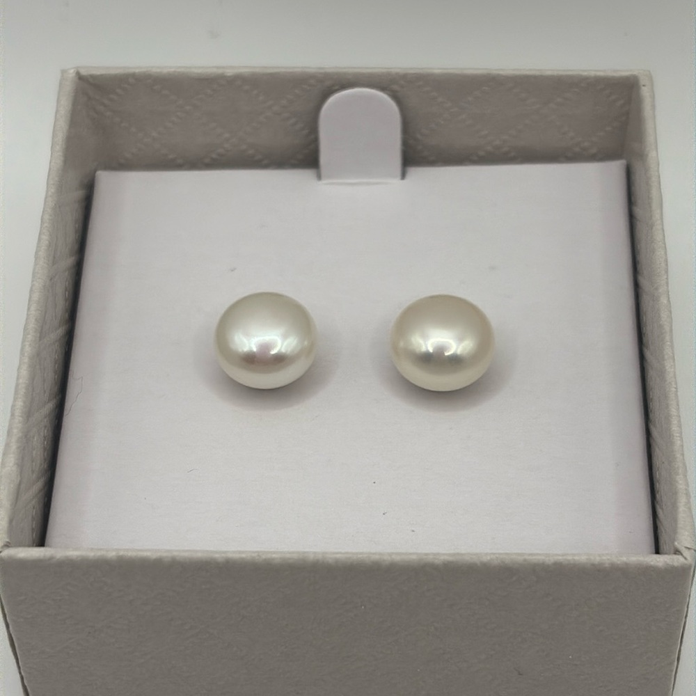 Genuine Freshwater Pearl Stud Earrings NWOTS